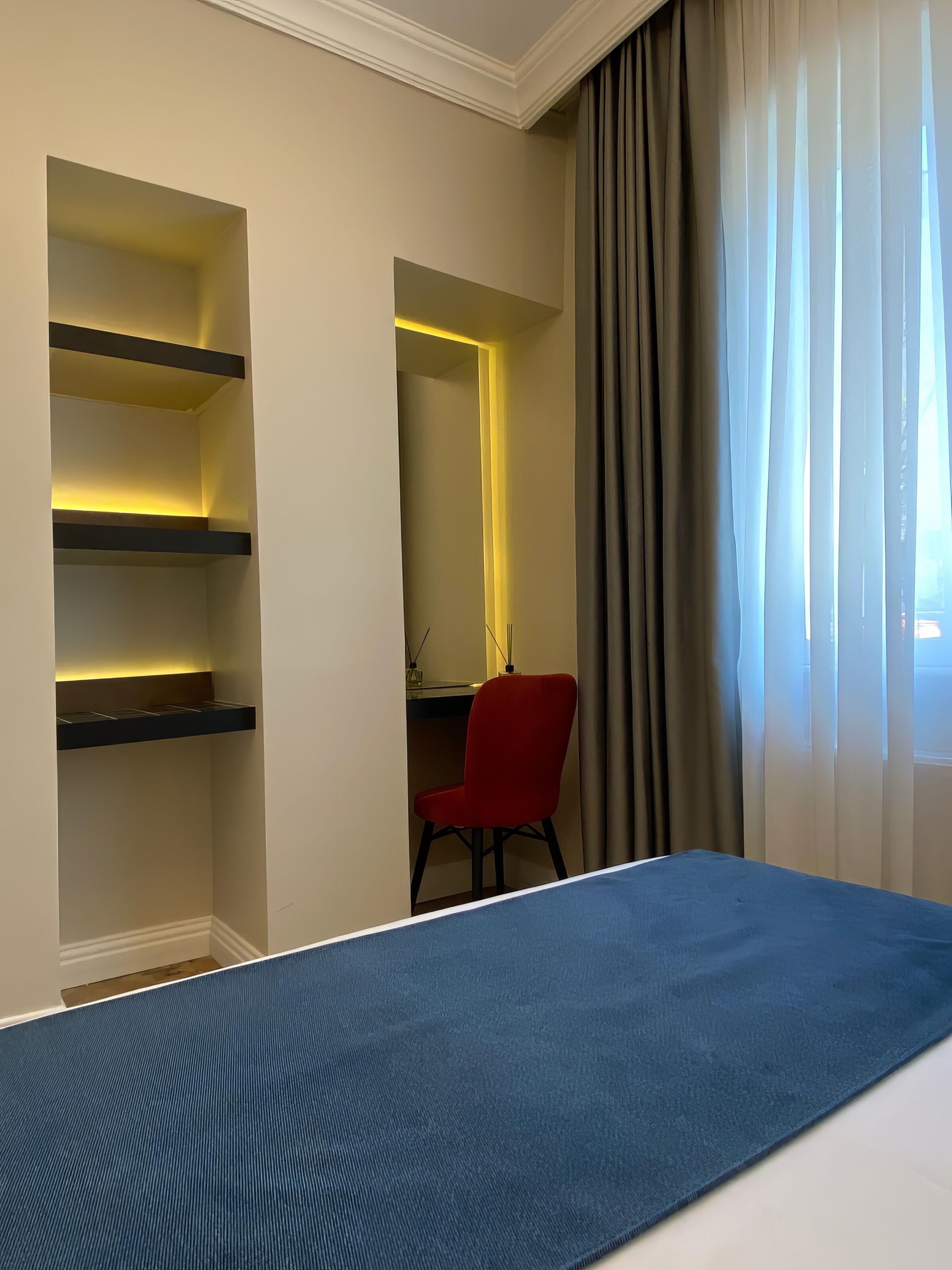 Minibar, desk, laptop workspace, blackout drapes