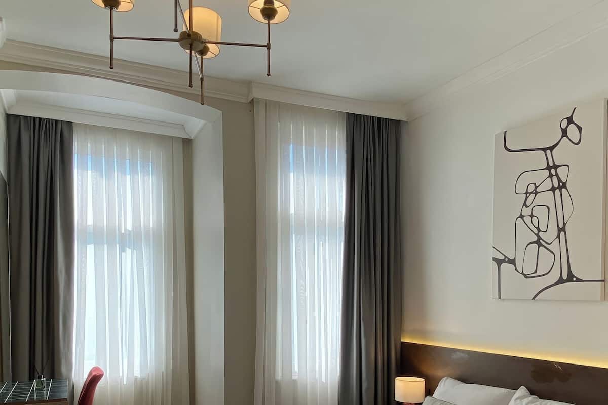 华丽双人房 | 办公桌、笔记本电脑工作区、遮光窗帘、隔音