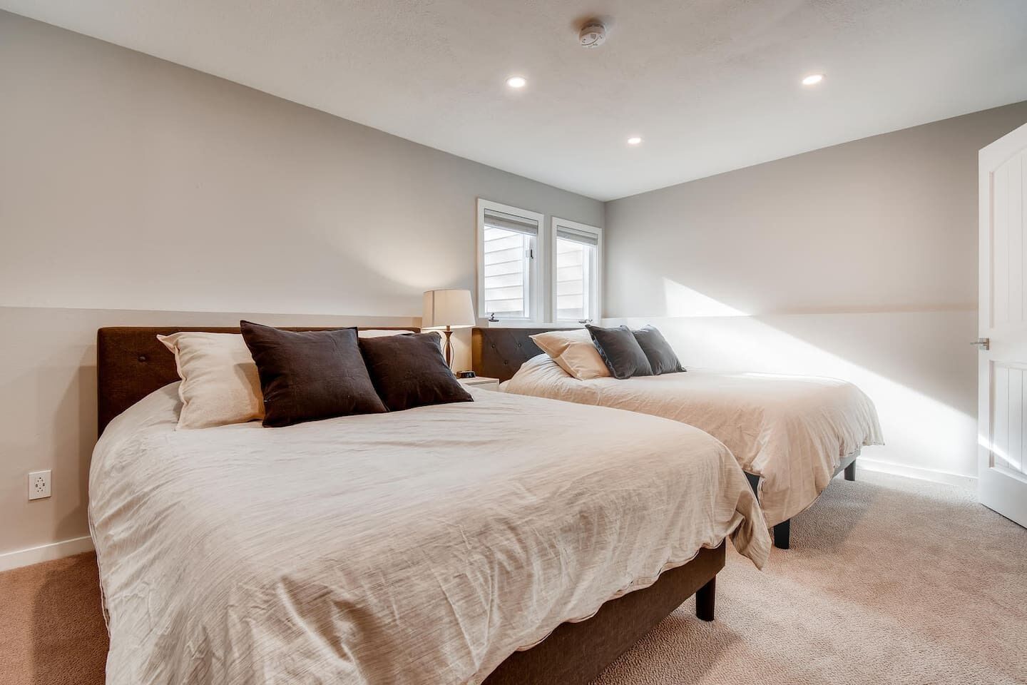 Ferros/tábuas de passar roupa, berço de viagem, Wi-Fi de cortesia