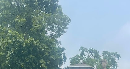 Webster Lake Front Cottage 5 Bdrms, 4 Baths, Large Deck & Dock, Fully Equipped