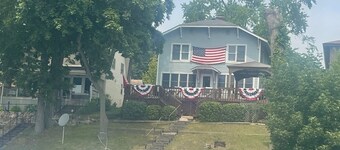 Webster Lake Front Cottage 5 Bdrms, 4 Baths, Large Deck & Dock, Fully Equipped