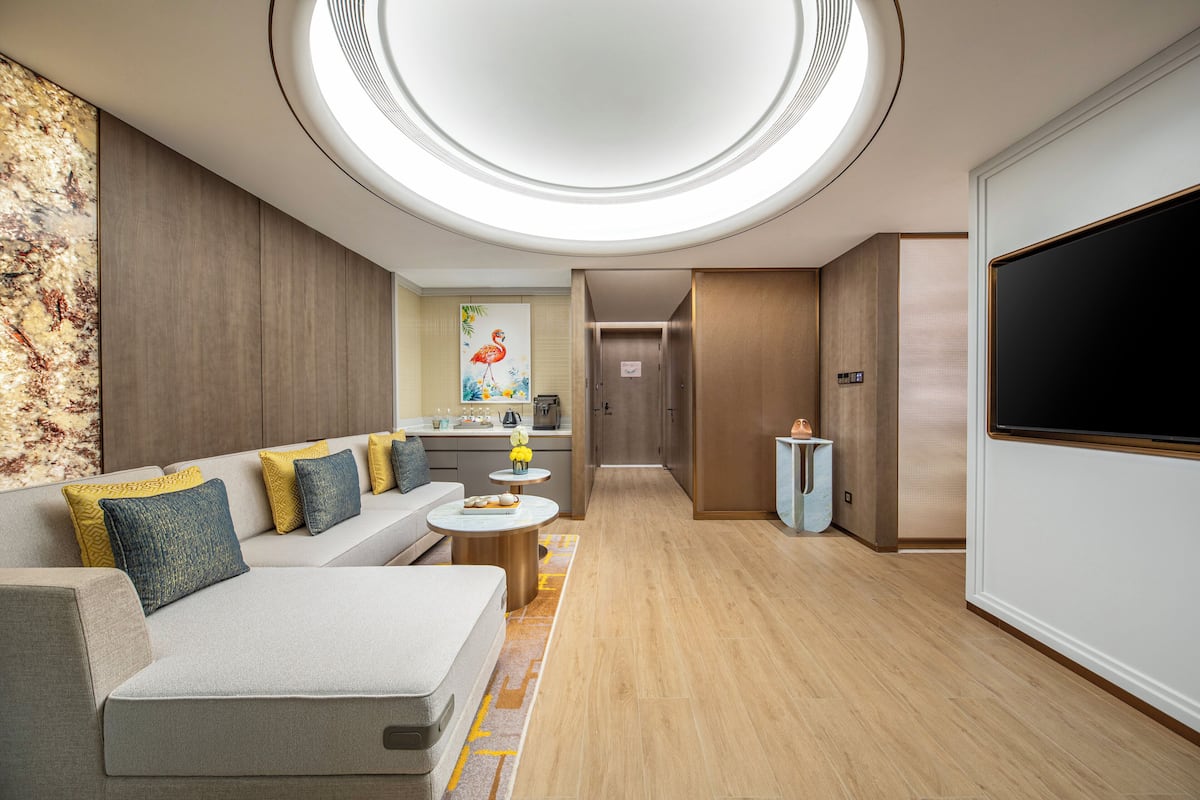 Deluxe Suite, 1 Bedroom | Minibar, in-room safe, blackout drapes, iron/ironing board