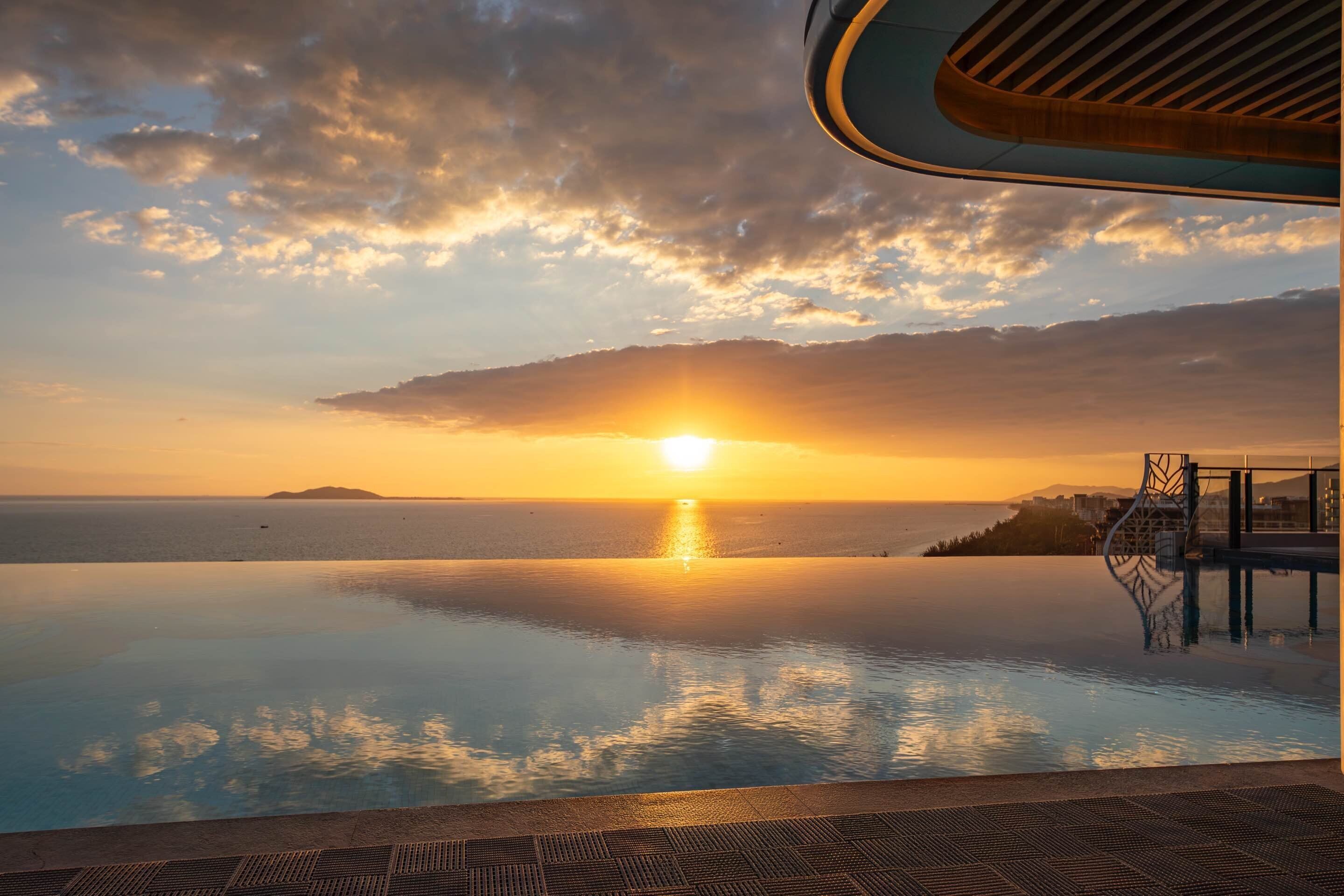 Outdoor pool, open 9:00 AM to 11:00 PM, pool umbrellas, pool loungers