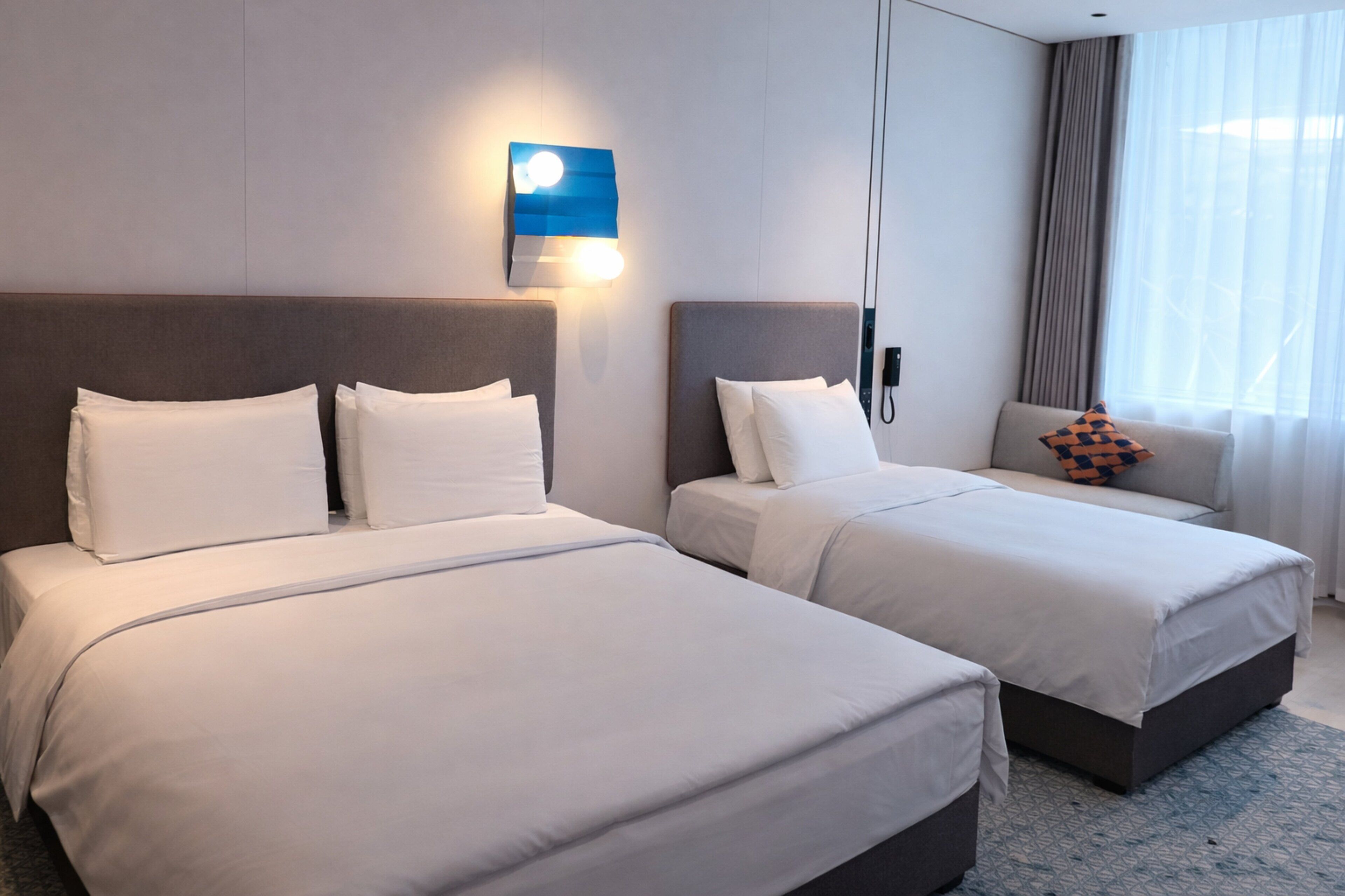 Ropa de cama de alta calidad, cubrecamas y escritorio 