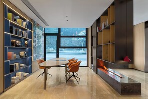 Lobby sitting area - Holiday Inn Express Huangshan Mountain South Gate By Ihg (Huangshan)