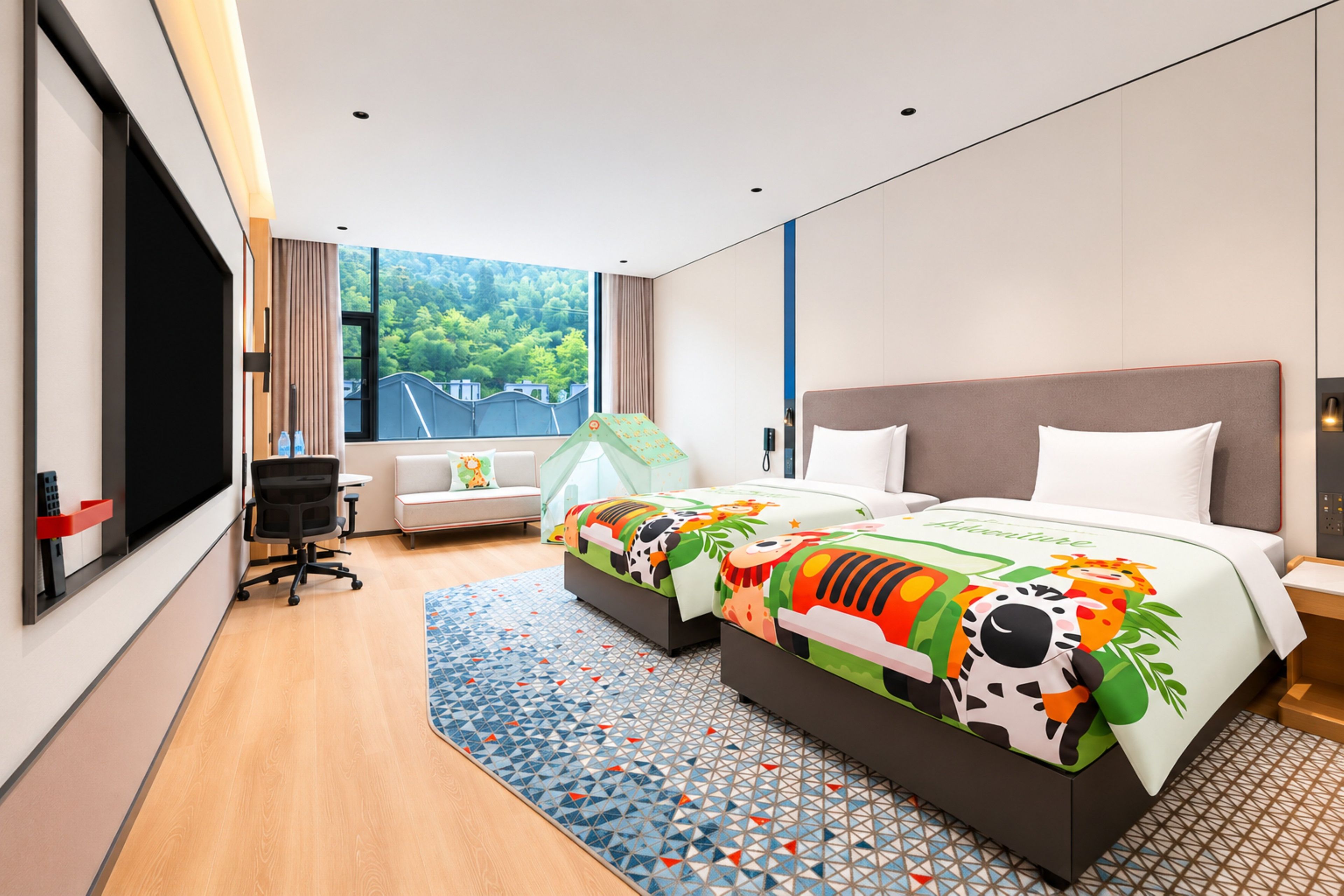Une chambre d’hôtel moderne dotée d’un grand lit, d’un canapé, d’une télévision et offrant une vue sur l’extérieur.