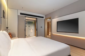 Suite, 1 habitación | Ropa de cama de alta calidad, edredón y escritorio