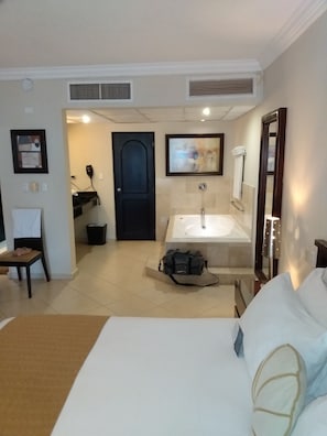 Tabla de planchar con plancha, Internet, ropa de cama