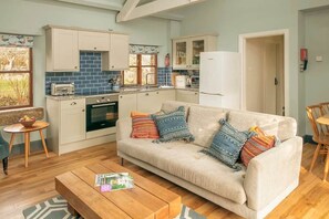 Smart TV, fireplace - Cottage with HotTub & Indoor Pool on Cornwall Farm (Searles) (Lostwithiel)