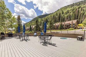 Outdoor dining - Durango Mountain Retreat: Views, Pool & Fireplace (Durango)