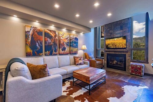 Durango Mountain Retreat: Views, Pool & Fireplace