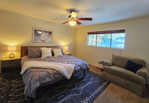 4 bedrooms, iron/ironing board, free WiFi, bed sheets - Chamberland retreat-Hot Tub, Pool Tbl, Movie & Ski (Homewood)
