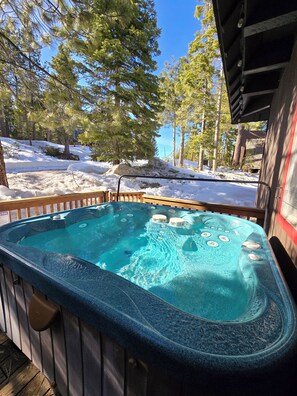 Tina de hidromasaje al aire libre