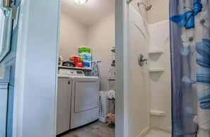 Towels, soap, toilet paper - Cozy Porch, Walk to Missouri Star, Family Games (Hamilton)