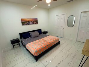 Iron/ironing board, WiFi, bed sheets - Wonderful 3-bedroom house with AC in welcoming Fort Myers (Lehigh Acres)