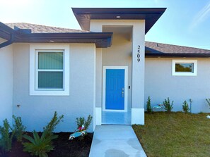 Exterior - Wonderful 3-bedroom house with AC in welcoming Fort Myers (Lehigh Acres)