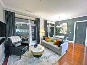 Smart TV - High Rise 5* | Pool & Gym | Inspiring City Views (Charlotte)