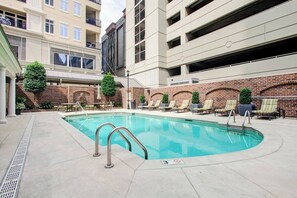 Take advantage of our secluded community pool right in the heart of Uptown - High Rise 5* | Pool & Gym | Inspiring City Views (Charlotte)
