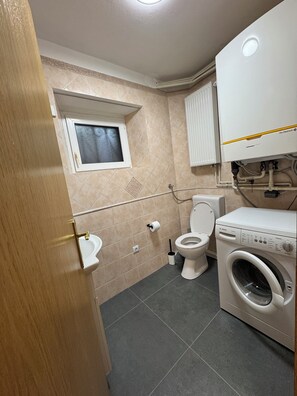 Shower, hair dryer, towels, soap - Istrian Family Villa Shopacita - family, bike & pet friendly<3 (Tar)