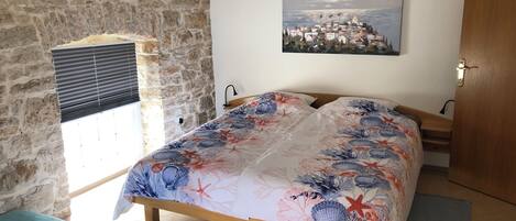 3 chambres, coffres-forts dans les chambres, bureau