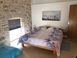 3 slaapkamers, een kluis op de kamer, een bureau