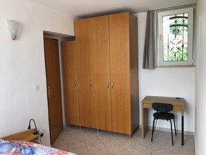 3 bedrooms, in-room safe, desk, iron/ironing board - Istrian Family Villa Shopacita - family, bike & pet friendly<3 (Tar)