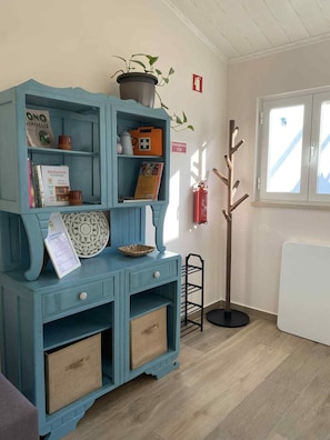 Interior - Grandma Lu's House. Countryside, Perfect for a family vacation or a fun getaway! (Assentiz)