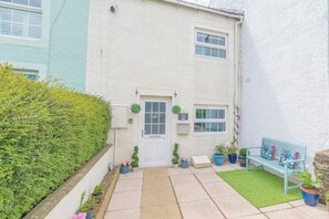 Terrace/patio - Cosy 18th-Century Lake District Retreat with Charm & Comfort (Little Broughton)