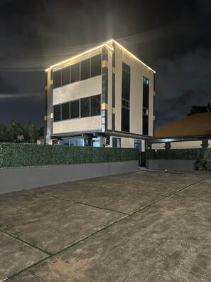 Deluxe Double Room Single Use, Balcony, Pool View | Property grounds - Northwold Hotel-Pokuase Interchange ACC (Kwabenya)