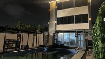 Dobbeltrom for 1 person – deluxe, balkong, bassengutsikt | Basseng | 2 utendørsbassenger