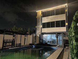 Habitació doble per a ús individual Deluxe, balcó, vistes a la piscina | Piscina | 2 piscines a l'aire lliure