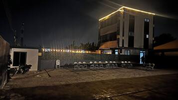 Habitación Deluxe doble de uso individual, balcón, vistas a la piscina | Terraza o patio