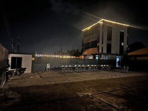 Deluxe Double Room Single Use, Balcony, Pool View | Terrace/patio - Northwold Hotel-Pokuase Interchange ACC (Kwabenya)