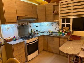 Private kitchen - Beautiful 2 bedroom apartment for rent. Close to shopping centers (Quito)
