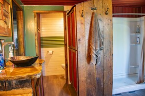 Casa, vista al lago | Baño