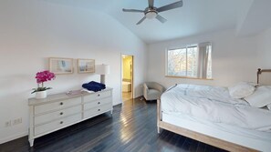 4 bedrooms, iron/ironing board, free WiFi, bed sheets