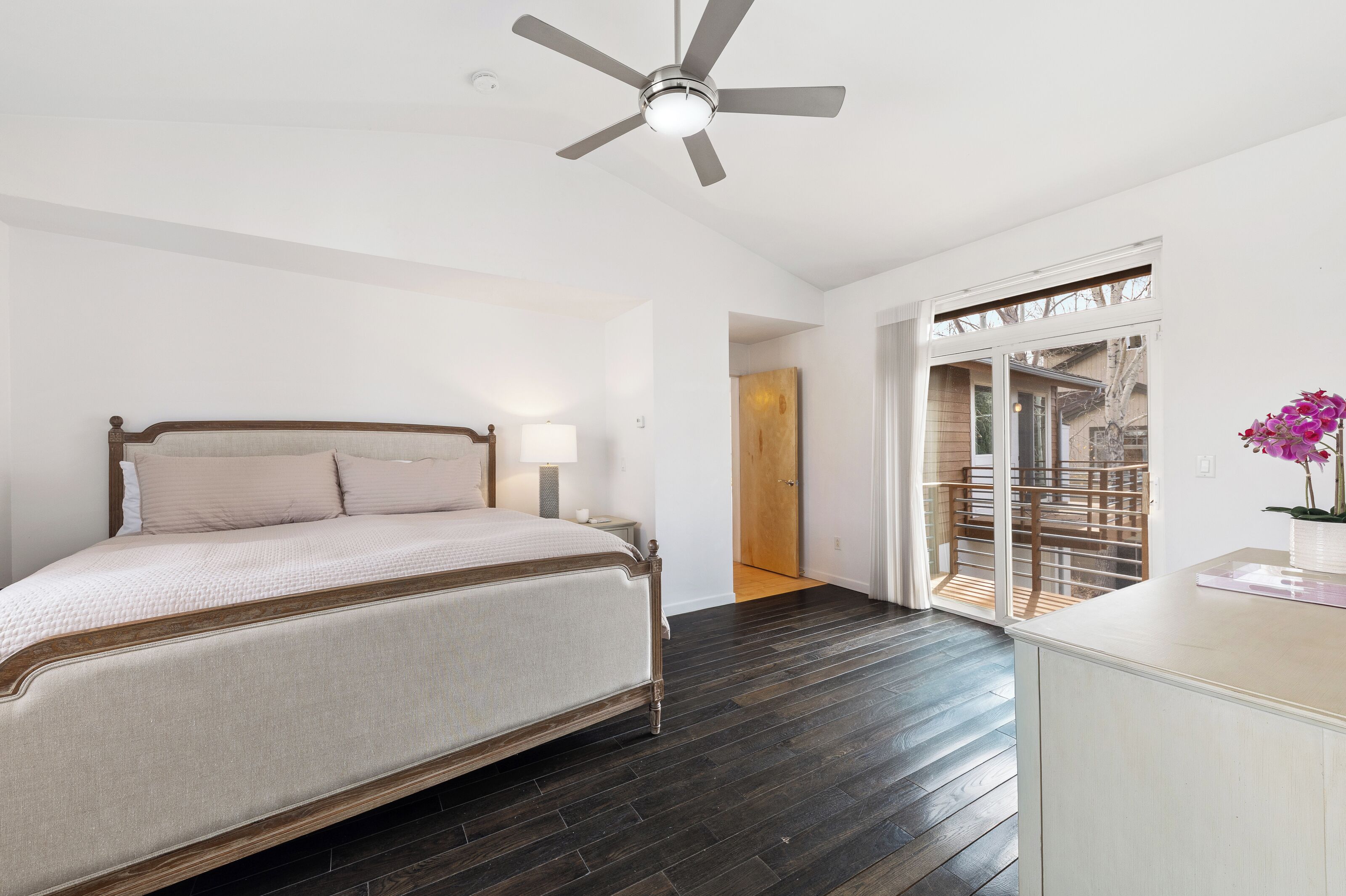 4 slaapkamers, een strijkplank/strijkijzer, gratis wifi, beddengoed