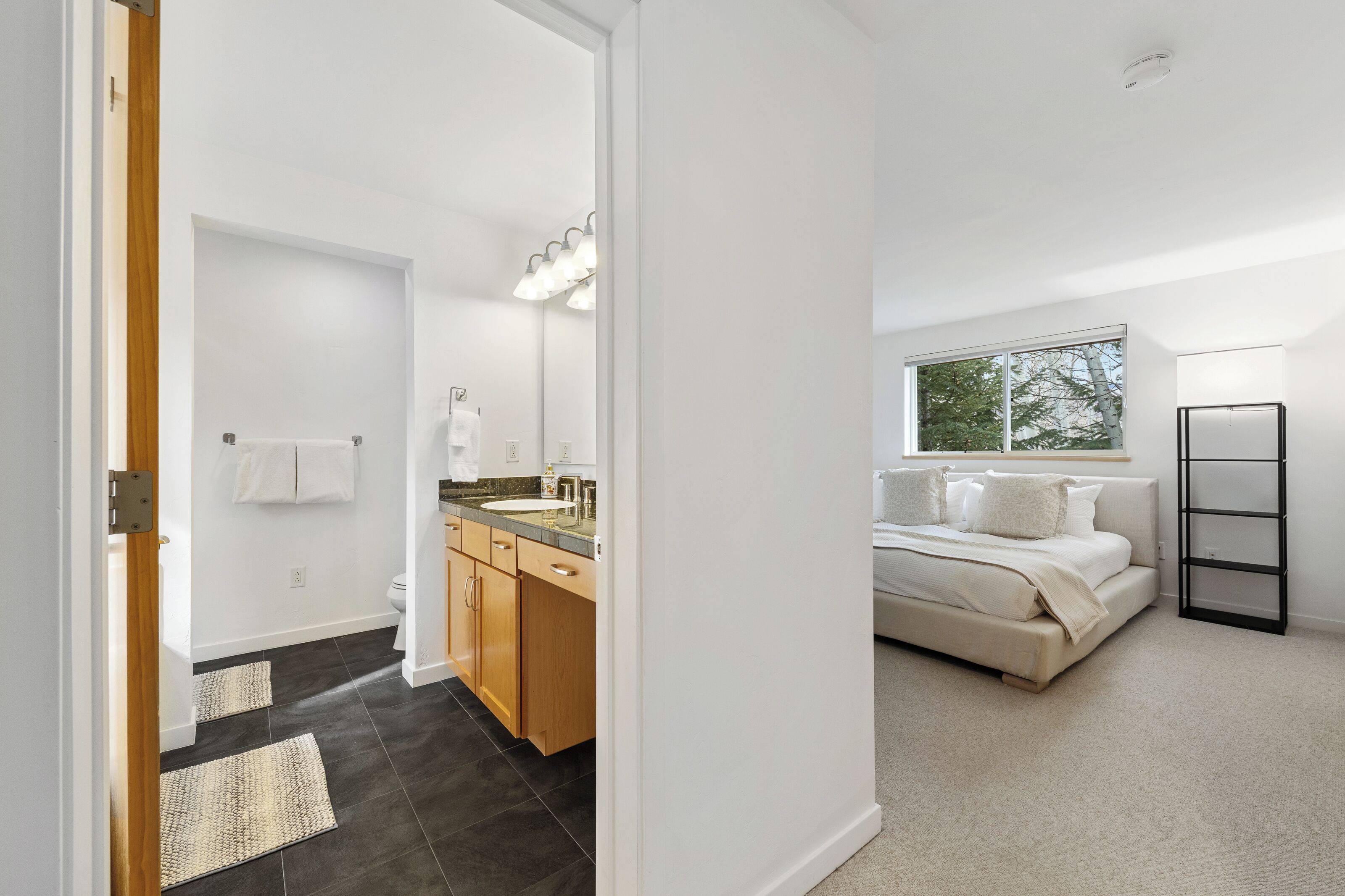 4 habitaciones, tabla de planchar con plancha y wifi gratis 