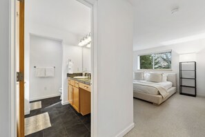 4 chambres, fer et planche à repasser, accès au Wi-Fi (inclus)