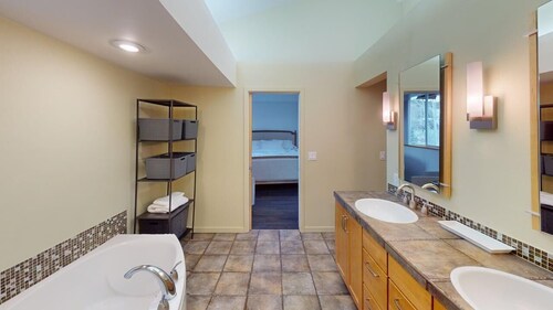 Marvelous Getaway4-bedroom home in Edwards