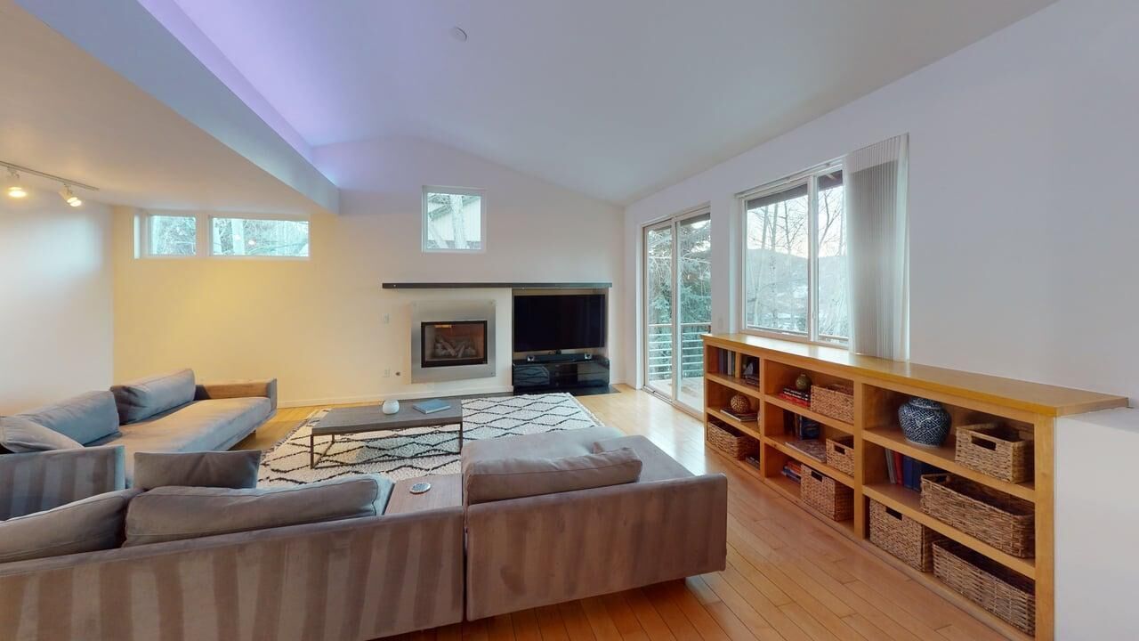 Télévision, cheminée