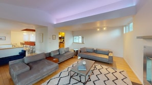 TV, fireplace - Marvelous Getaway4-bedroom home in Edwards (Edwards)