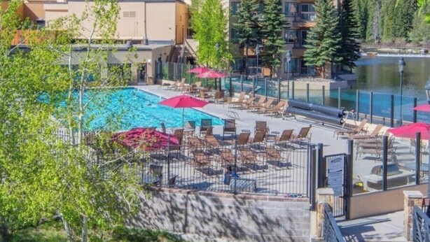 Exterior - Ski-in/out Marriott Mountain Valley Breckenridge sleeps 8 heated pool/hot tubs+ (Breckenridge)