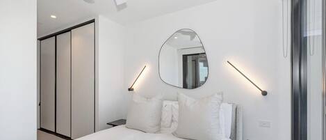 Fer et planche Ă repasser, Wi-Fi, draps fournis