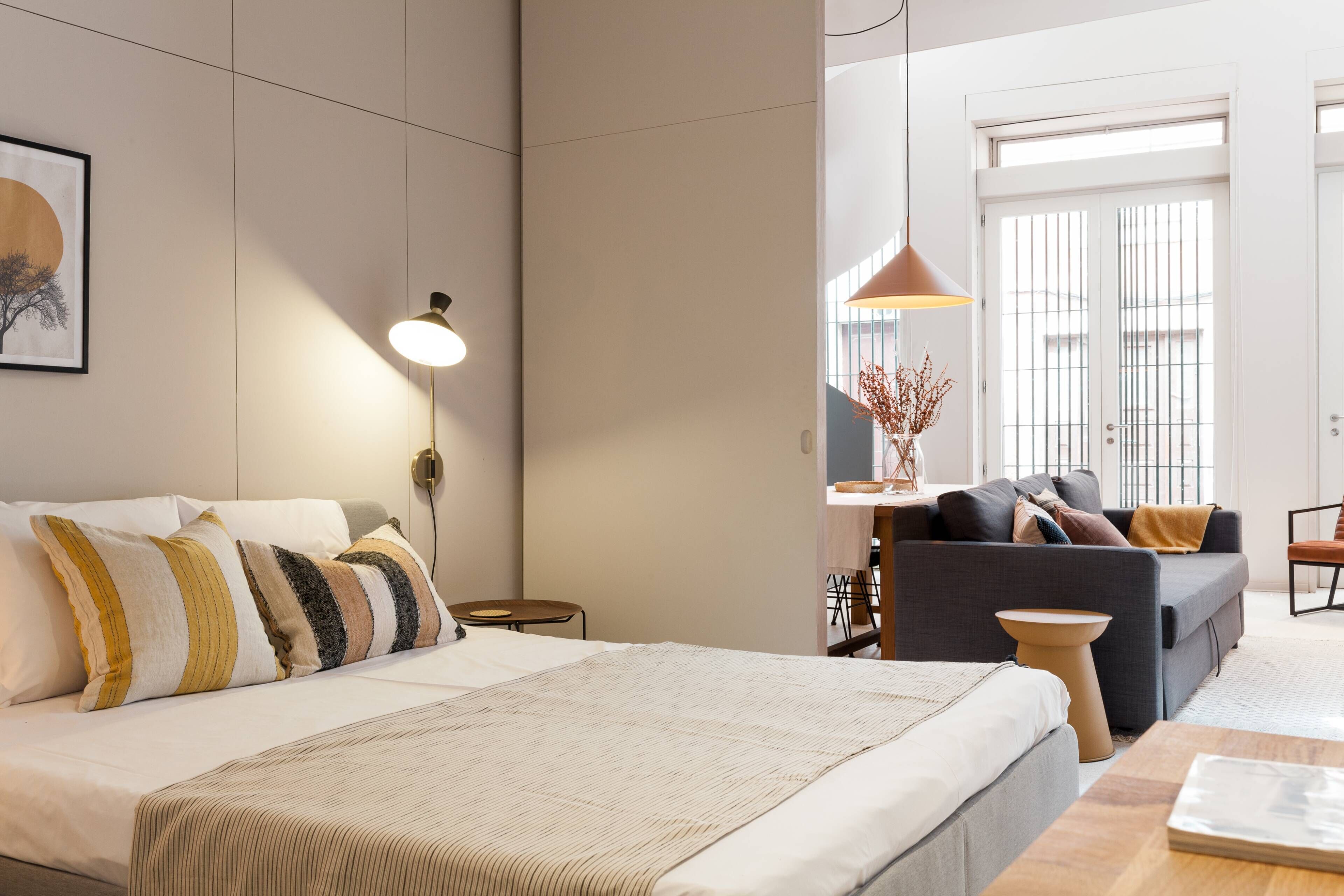 Iron/ironing board, Internet, bed sheets