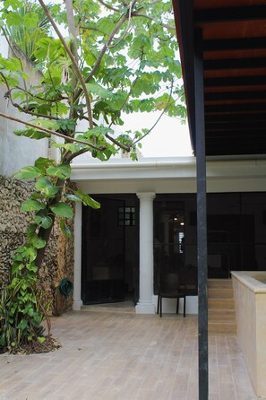Exterior detail - House with pool in downtown Merida, Yucatan. (Mérida)