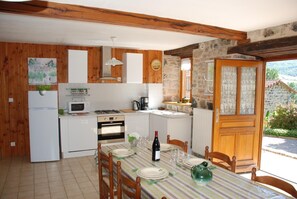 Microwave, dishwasher - Le Marronnier - LES ARDILLATS (LES ARDILLATS)