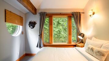 Desk, iron/ironing board, travel crib, WiFi