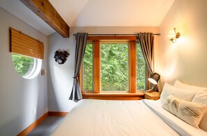 Escrivaninha, ferros/tábuas de passar roupa, berço de viagem, Wi-Fi