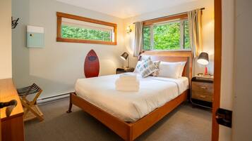 Desk, iron/ironing board, travel crib, WiFi